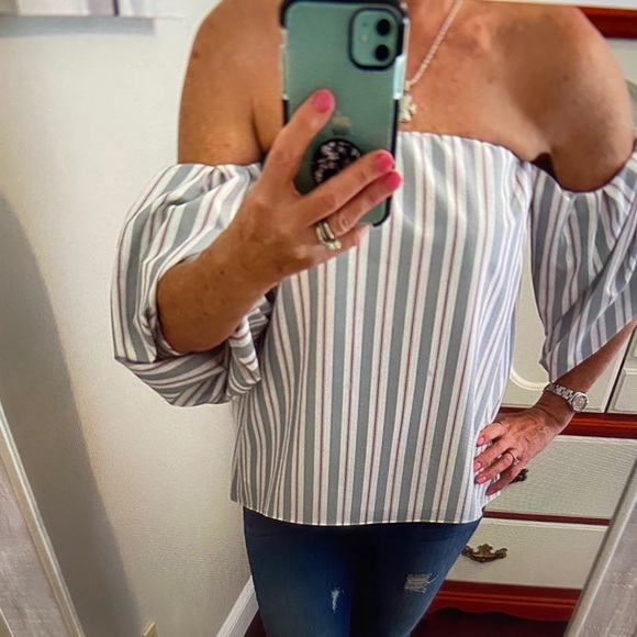 ROI Tops - NWT ROI off the shoulder Blouson sleeve top